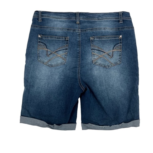 Wallflower Legendary Fit Cuffed Hem Bermuda Jean Shorts Size 20 Women’s - Picture 3 of 5